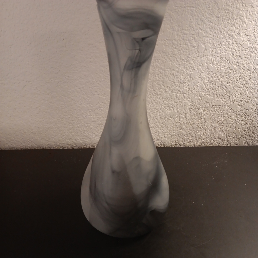 GORGEOUS Akcam Glass 9" Vase Made in Turkey.